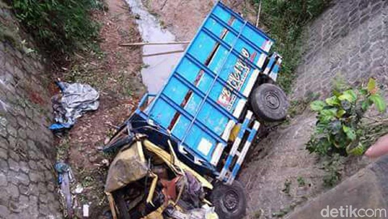 Truk Masuk ke Sungai, 1 Orang dan 1 Ekor Sapi Tewas