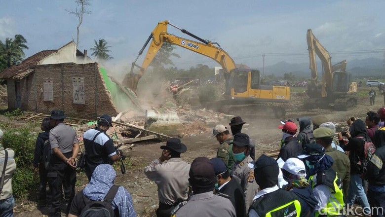 AP I Yogya Layangkan SP 3 untuk Warga yang Masih Bertahan AP I Yogya Layangkan SP 3 untuk Warga yang Masih Bertahan