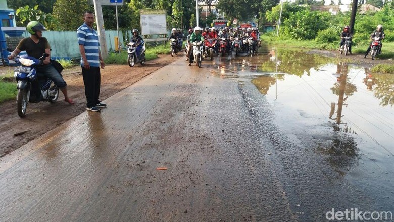 Hindari Kubangan Air, Prapti Jatuh dan Tewas Terlindas Truk di Jepara Hindari Kubangan Air, Prapti Jatuh dan Tewas Terlindas Truk di Jepara