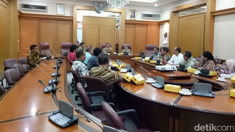 Sejumlah Alumni ITB Minta Anies Hentikan Reklamasi Teluk Jakarta Sejumlah Alumni ITB Minta Anies Hentikan Reklamasi Teluk Jakarta