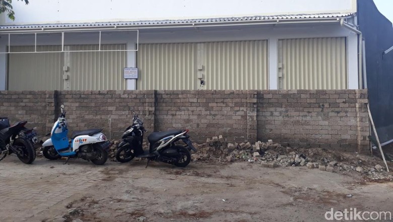 Area Parkir Minimarket di Lembang Ini Dibentengi Pemilik Tanah Area Parkir Minimarket di Lembang Ini Dibentengi Pemilik Tanah