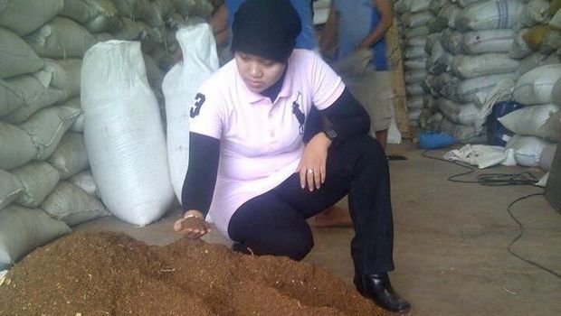 Kisah Retno Mardiningsih Mengirim Besi Beton Dibayar Cabe Kering.