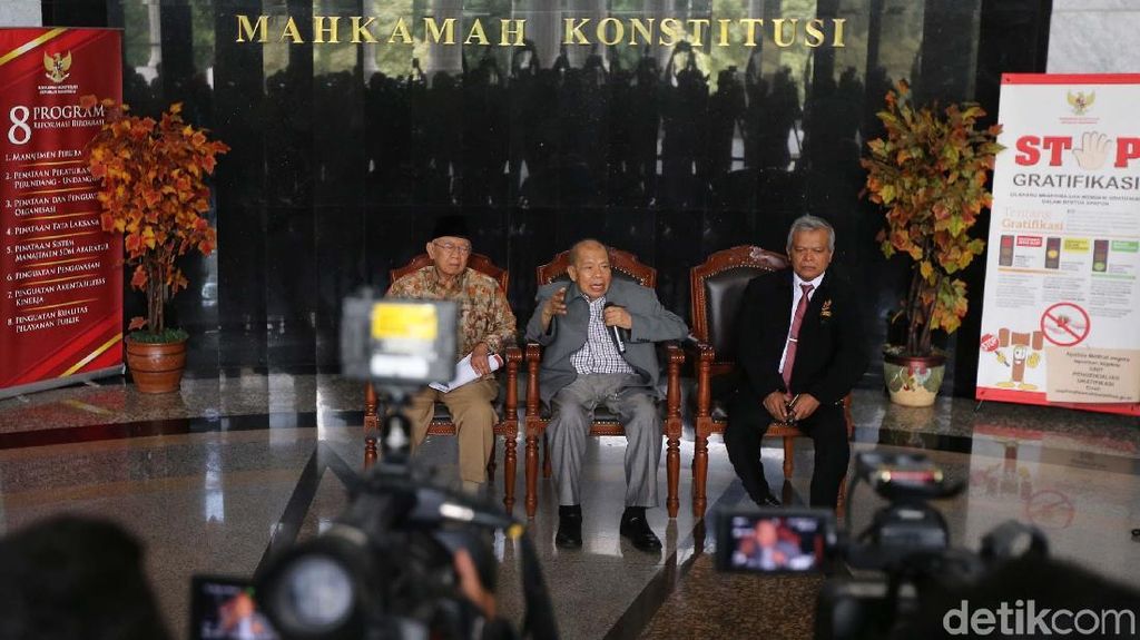 Dewan Etik Hakim Konstitusi Bicara Pencalonan Hakim Arief Hidayat Dewan Etik Hakim Konstitusi Bicara Pencalonan Hakim Arief Hidayat