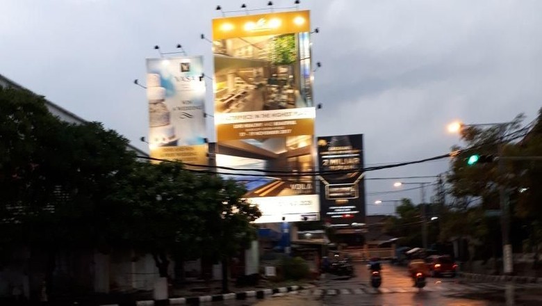 Demi Estetika, DPRD Dorong Pemkot Surabaya Atur Jarak Antar Reklame Demi Estetika, DPRD Dorong Pemkot Surabaya Atur Jarak Antar Reklame