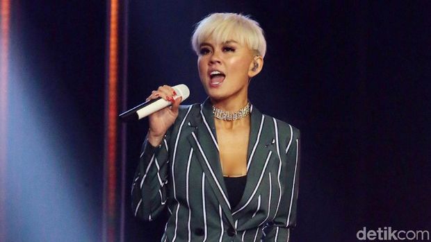 Perang Fans Anggun dan Agnez Mo Tak Hanya Berlangsung Sekali