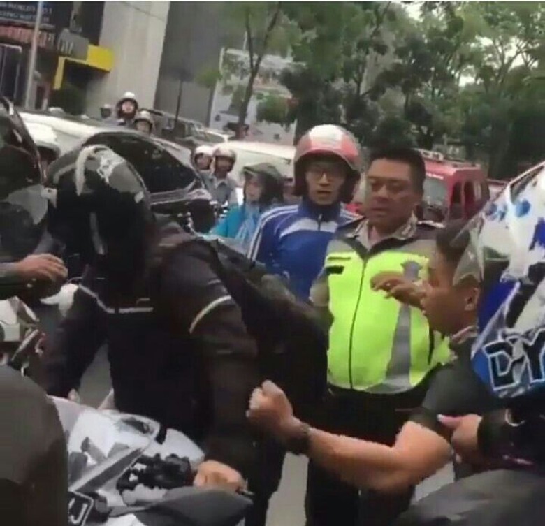 Viral Video Diduga Oknum TNI Ribut dengan Biker di Bandung