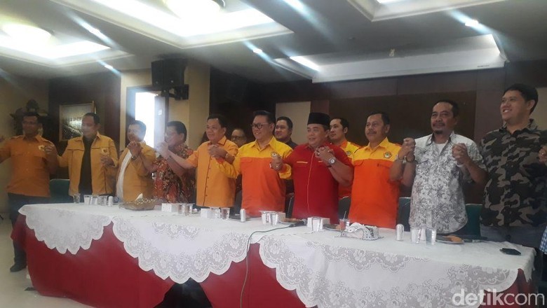 Ormas Pendiri Golkar Desak Munaslub Digelar Sebelum 20 Desember Ormas Pendiri Golkar Desak Munaslub Digelar Sebelum 20 Desember