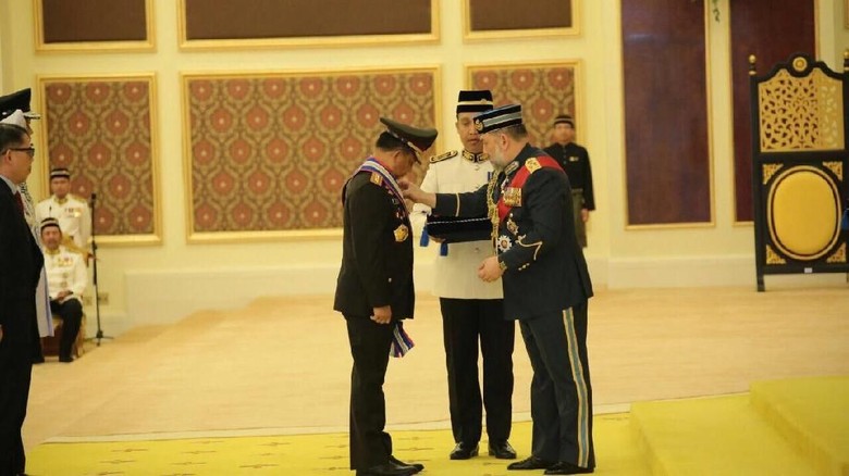 Kapolri Dapat Gelar Panglima Gagah dari Raja Malaysia Kapolri Dapat Gelar Panglima Gagah dari Raja Malaysia