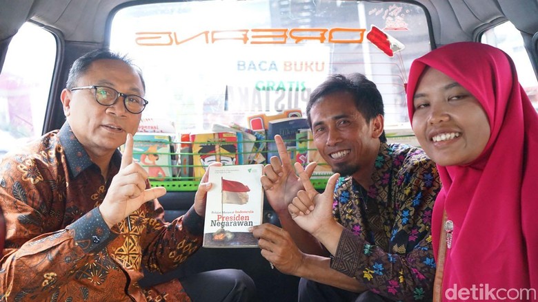 Cerita Ketua MPR Temui Sopir yang Ubah Angkotnya Jadi Perpustakaan Cerita Ketua MPR Temui Sopir yang Ubah Angkotnya Jadi Perpustakaan