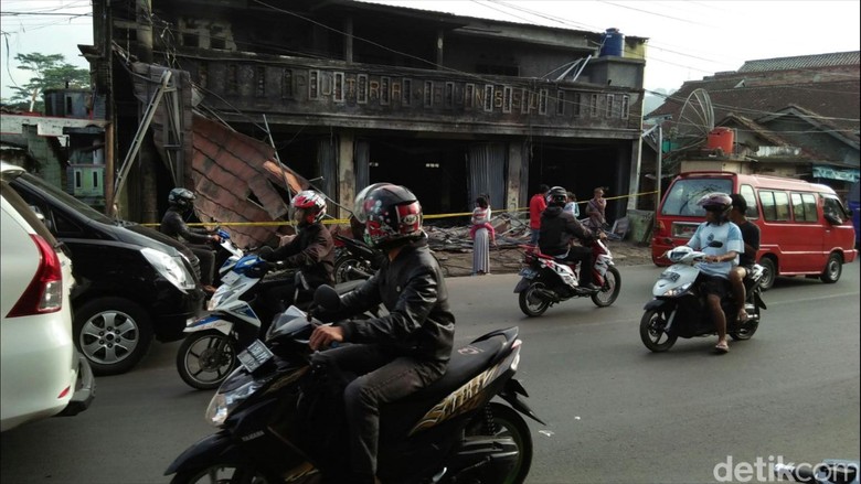 Polisi Selidik Penyebab Kebakaran Toko Kelontong di Sukabumi Polisi Selidik Penyebab Kebakaran Toko Kelontong di Sukabumi