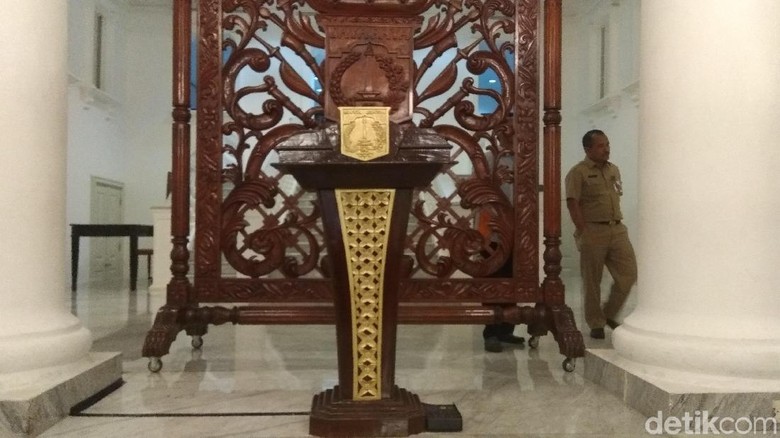 Sandiaga Kaget Ada Mimbar di Balairung Balai Kota Sandiaga Kaget Ada Mimbar di Balairung Balai Kota