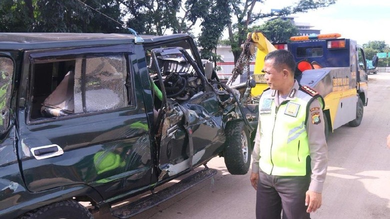 1 dari 13 Korban Kecelakaan di Tol Cawang Kritis 1 dari 13 Korban Kecelakaan di Tol Cawang Kritis
