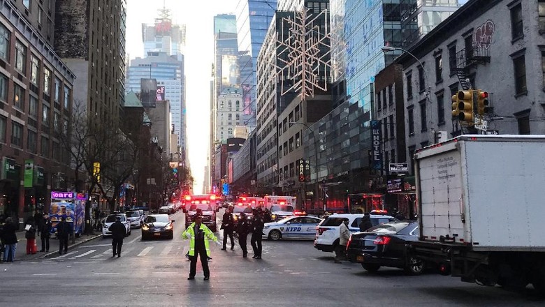 4 Orang Luka-luka Akibat Ledakan di Manhattan 4 Orang Luka-luka Akibat Ledakan di Manhattan