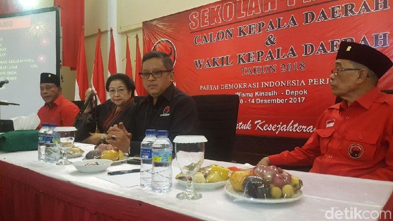 Megawati Beri Arahan Tertutup di Sekolah Calon Kepala Daerah PDIP Megawati Beri Arahan Tertutup di Sekolah Calon Kepala Daerah PDIP