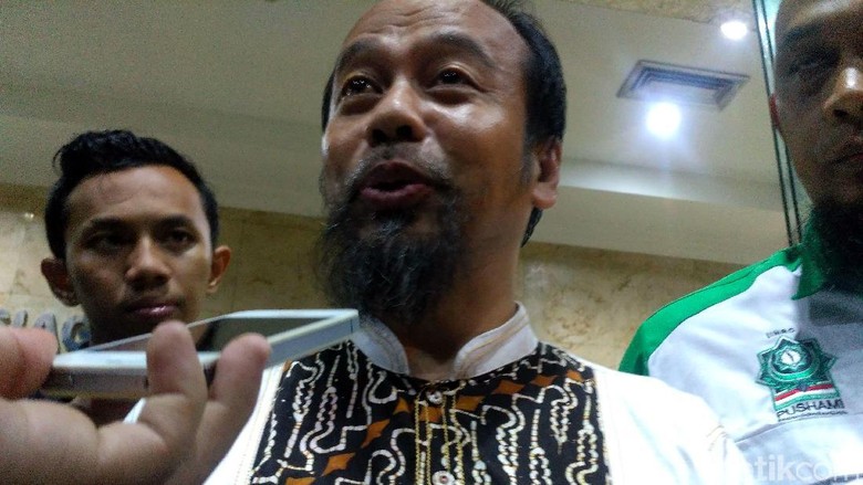 Ustaz Somad Sempat Ditolak, Anggota DPD Arya Wedakarna Dipolisikan Ustaz Somad Sempat Ditolak, Anggota DPD Arya Wedakarna Dipolisikan