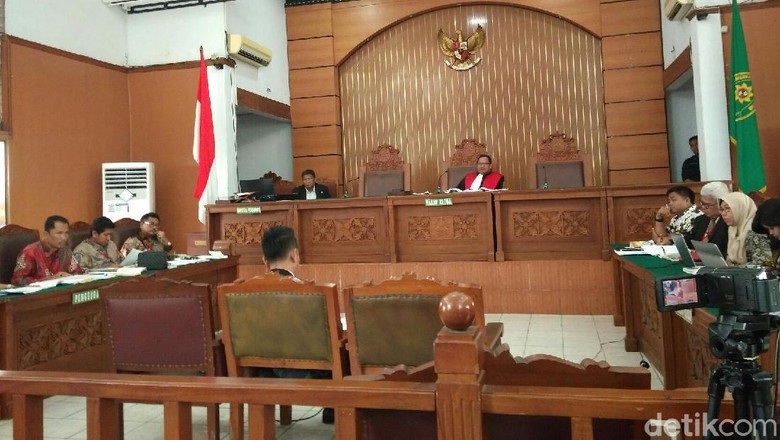 Beda Pendapat Ahli soal Kapan Gugurnya Praperadilan Setya Novanto Beda Pendapat Ahli soal Kapan Gugurnya Praperadilan Setya Novanto