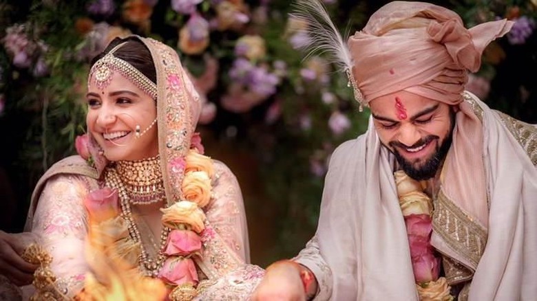 Selamat! Anushka Sharma dan Virat Kohli Telah Menikah di Italia Selamat! Anushka Sharma dan Virat Kohli Telah Menikah di Italia