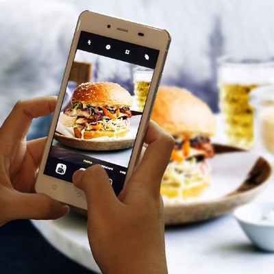 Ilustrasi fotografi ponsel menggunakan Prime 7. Foto: Polytron Ilustrasi fotografi ponsel menggunakan Prime 7. Foto: Polytron