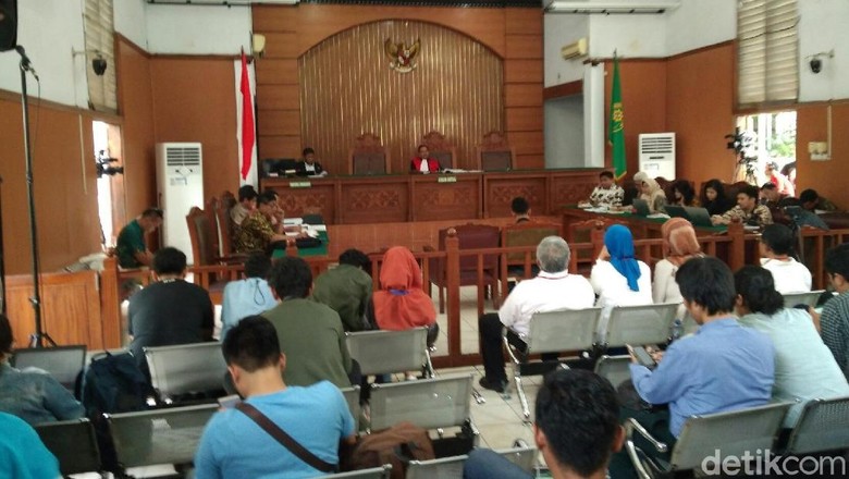 Hakim Kusno Tanya Prof Komariah: Praperadilan Gugurnya Kapan? Hakim Kusno Tanya Prof Komariah: Praperadilan Gugurnya Kapan?