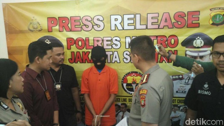 Polisi: Berbaju Loreng, Pembobol Kotak Amal Masjid Bukan Anggota TNI Polisi: Berbaju Loreng, Pembobol Kotak Amal Masjid Bukan Anggota TNI