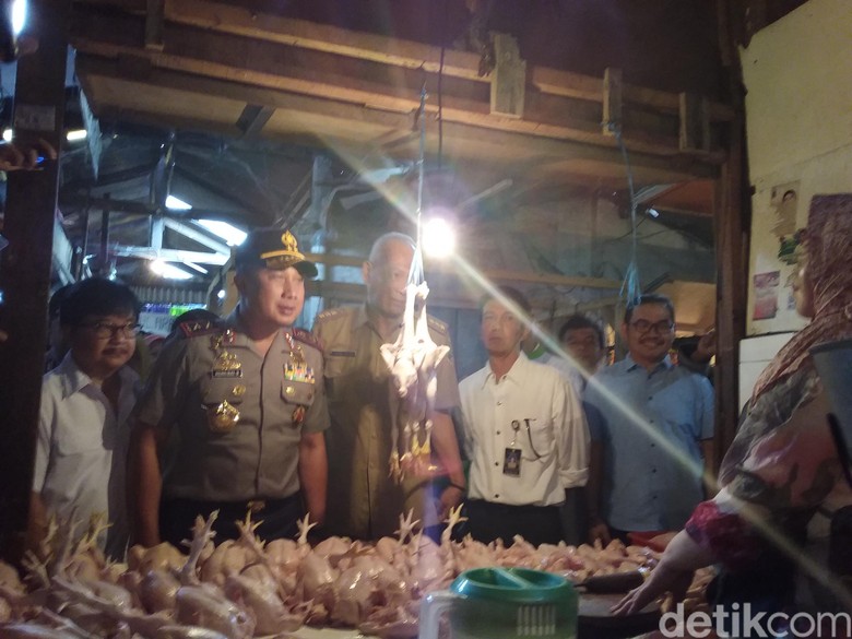 Jelang Akhir Tahun, Kapolda Jabar Blusukan ke Pasar Cek Harga