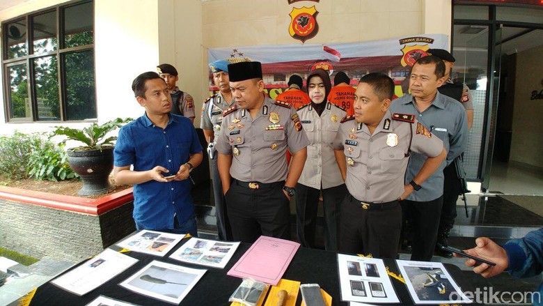 Pria Terpotong di Eks Stasiun Gunungputri Dibunuh, 4 Pelaku Dibekuk Pria Terpotong di Eks Stasiun Gunungputri Dibunuh, 4 Pelaku Dibekuk