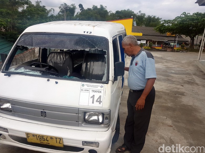 Polisi Buru Gerombolan Pelajar Perusak Angkot di Sukabumi