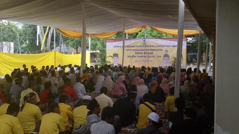 Jelang Munaslub, Kader Golkar Se-Indonesia Doa Bersama di DPP Jelang Munaslub, Kader Golkar Se-Indonesia Doa Bersama di DPP