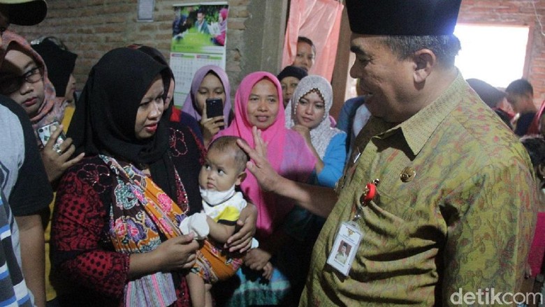 2 Balita Pengidap Penyakit Kronis di Jepara Dibantu Bupati dan PMI 2 Balita Pengidap Penyakit Kronis di Jepara Dibantu Bupati dan PMI