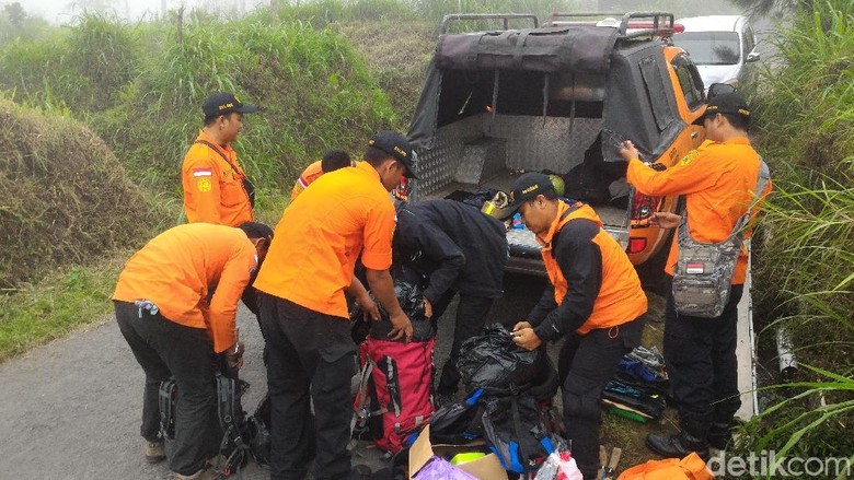 Hingga Pagi Ini 2 Pendaki Yang Hilang di Merapi Belum Ditemukan Hingga Pagi Ini 2 Pendaki Yang Hilang di Merapi Belum Ditemukan