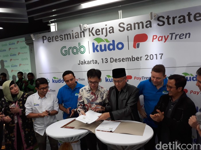 Suasana penandatanganan. Foto: Danang Sugianto Suasana penandatanganan. Foto: Danang Sugianto