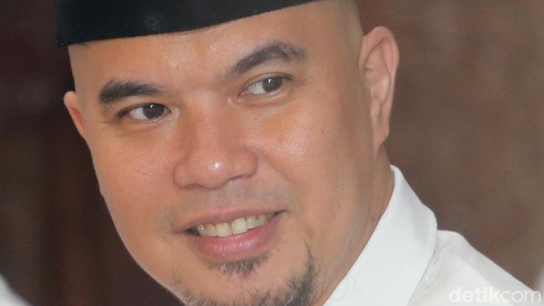 Komentari Rocky Gerung, Ahmad Dhani: Fiksi Itu Fakta yang Tertunda Komentari Rocky Gerung, Ahmad Dhani: Fiksi Itu Fakta yang Tertunda