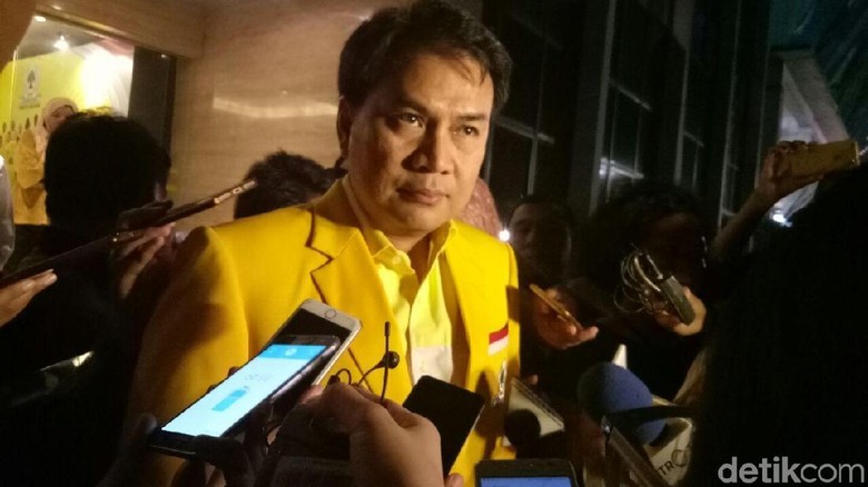 Maju Jadi Caketum Golkar Di-endorse Ical? Ini Kata Aziz Syamsuddin Maju Jadi Caketum Golkar Di-endorse Ical? Ini Kata Aziz Syamsuddin