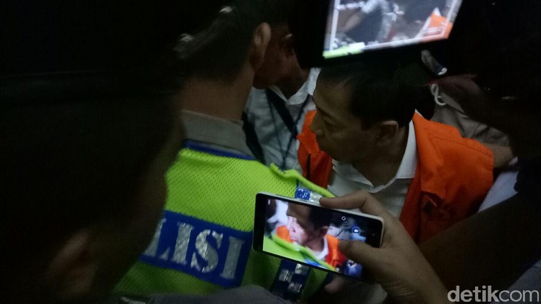 Sidang Dimulai, Hakim Periksa Identitas Setya Novanto Sidang Dimulai, Hakim Periksa Identitas Setya Novanto