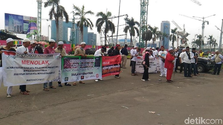 Tolak DWP, Massa Selawatan di JIExpo Tolak DWP, Massa Selawatan di JIExpo