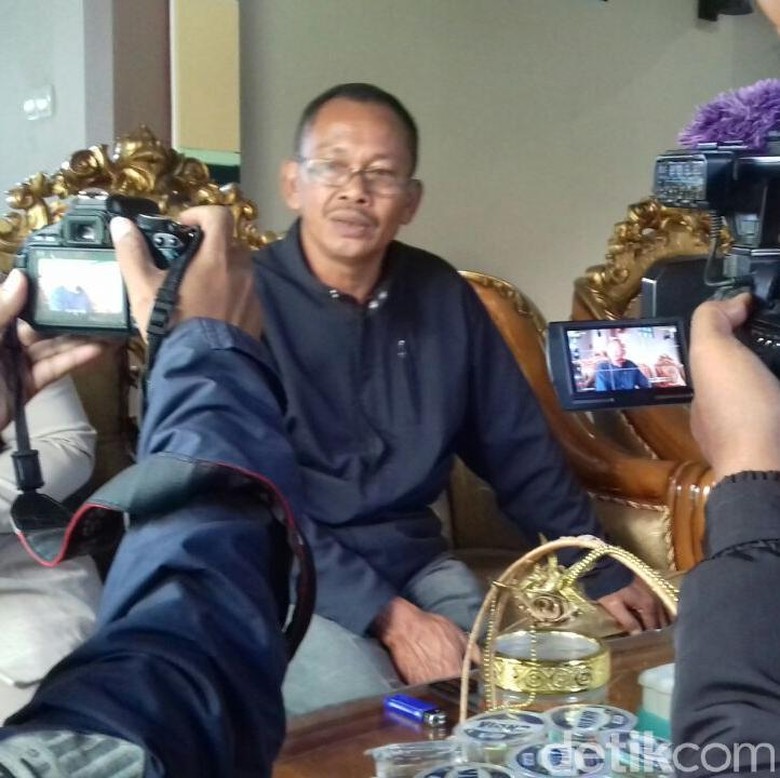 Dorong Warga Tercebur Aspal Panas, Suami Kades di Tegal Ditahan Dorong Warga Tercebur Aspal Panas, Suami Kades di Tegal Ditahan