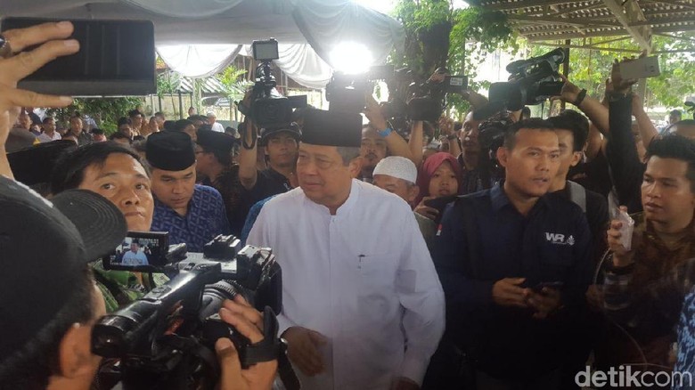 SBY Kenang AM Fatwa, Sahabat Namun Juga Pengkritik SBY Kenang AM Fatwa, Sahabat Namun Juga Pengkritik