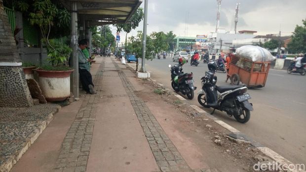 Lokasi polisi timpuk sopir angkot di Jalan Matraman.