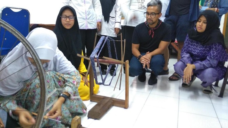 Didiet Maulana Desainer Tas Grammy Awards Apresiasi Tenun Kediri Didiet Maulana Desainer Tas Grammy Awards Apresiasi Tenun Kediri
