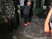 Tanggul Kali Pulo di wilayah Jatipadang jebol Lagi