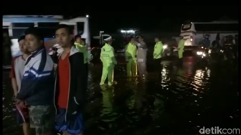 Warga Sumedang Diguncang Gempa Saat Banjir Warga Sumedang Diguncang Gempa Saat Banjir