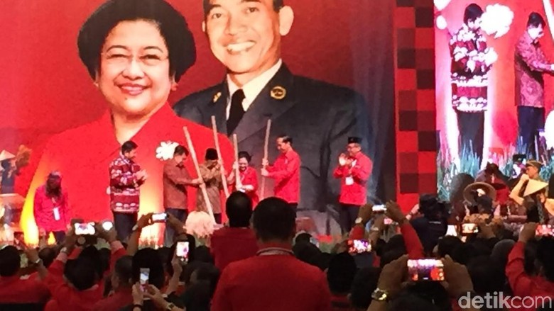 Puji Menteri Basuki di Acara PDIP, Jokowi: Ini Bapak Infrastruktur Puji Menteri Basuki di Acara PDIP, Jokowi: Ini Bapak Infrastruktur