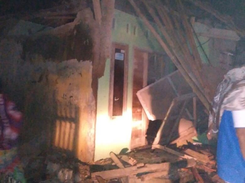 21 Bangunan Rusak dan 2 Orang Luka-luka di Pangandaran Akibat Gempa 21 Bangunan Rusak dan 2 Orang Luka-luka di Pangandaran Akibat Gempa