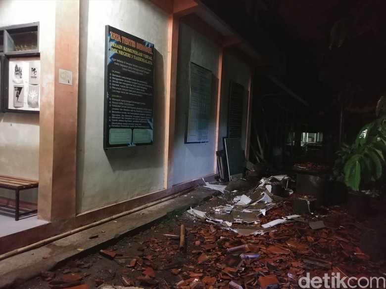Pemprov Jabar Janji Perbaiki Kerusakan Sekolah Akibat Gempa Pemprov Jabar Janji Perbaiki Kerusakan Sekolah Akibat Gempa