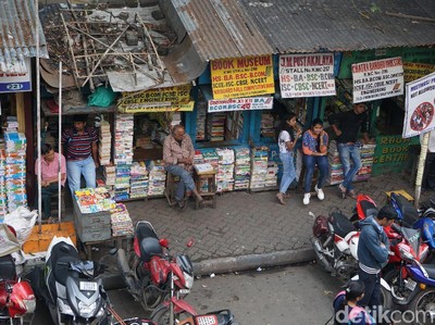 Wow! Kolkata Punya Pasar Buku Bekas Terbesar Dunia Wow! Kolkata Punya Pasar Buku Bekas Terbesar Dunia