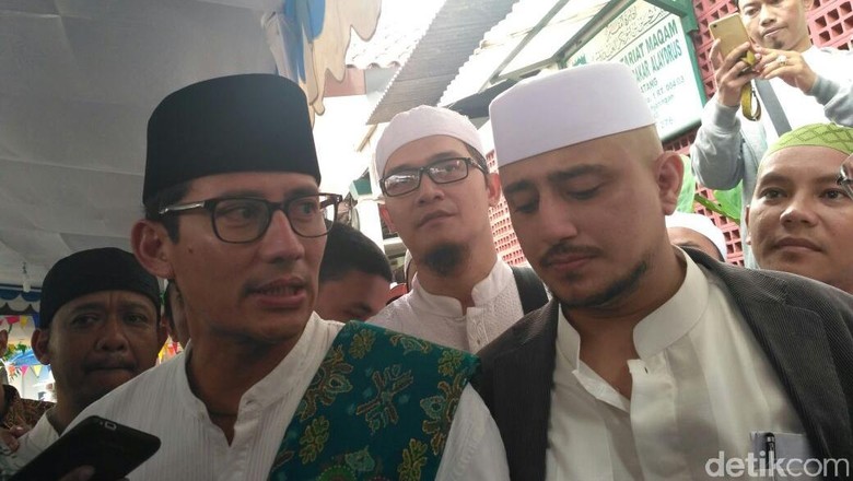Sandiaga Ingin Makam Al Habib Husein Jadi Pusat Wisata Religi Sandiaga Ingin Makam Al Habib Husein Jadi Pusat Wisata Religi