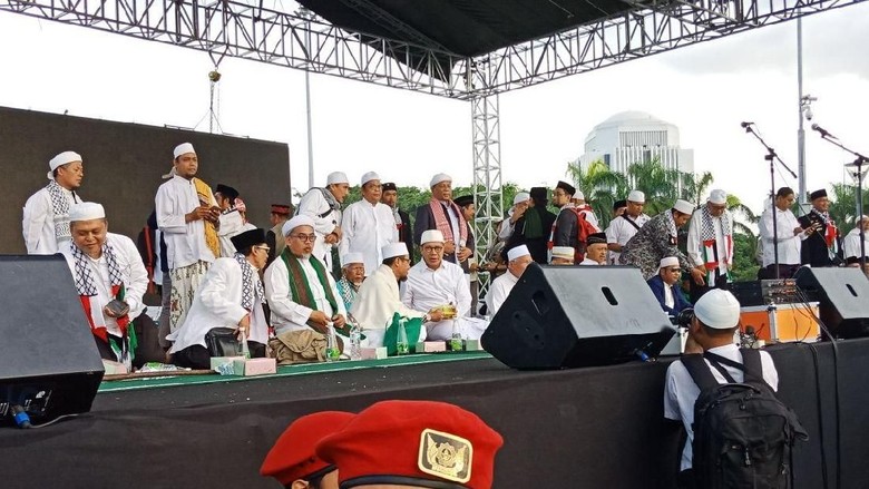 Sejumlah Tokoh Mulai Berdatangan ke Aksi Bela Palestina Sejumlah Tokoh Mulai Berdatangan ke Aksi Bela Palestina