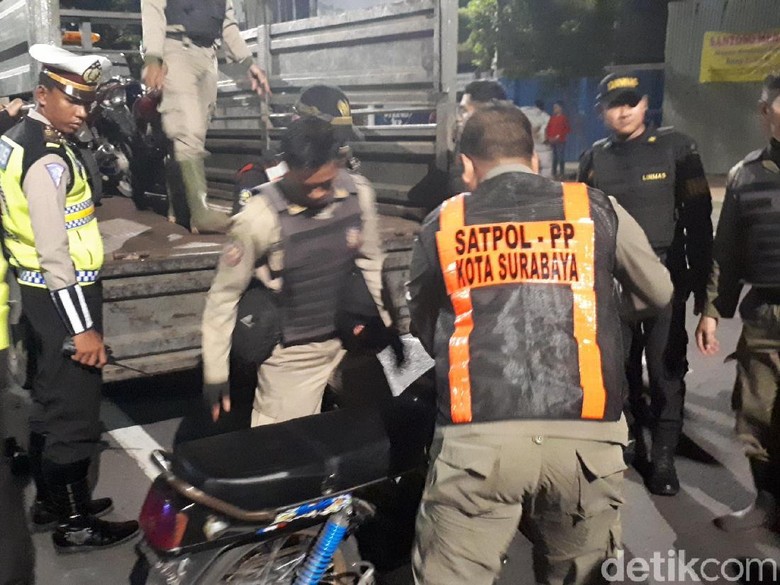 Polrestabes Surabaya Razia Motor Jelang Natal dan Tahan Baru Polrestabes Surabaya Razia Motor Jelang Natal dan Tahan Baru