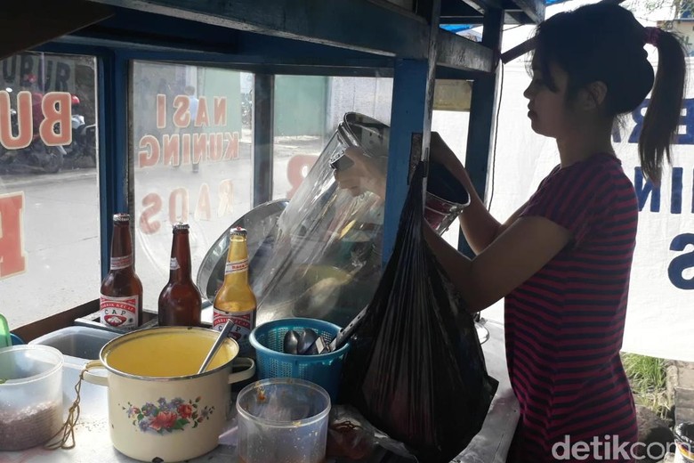 Melihat Aktivitas Penjual Bubur Cantik yang Disorot Warganet Melihat Aktivitas Penjual Bubur Cantik yang Disorot Warganet
