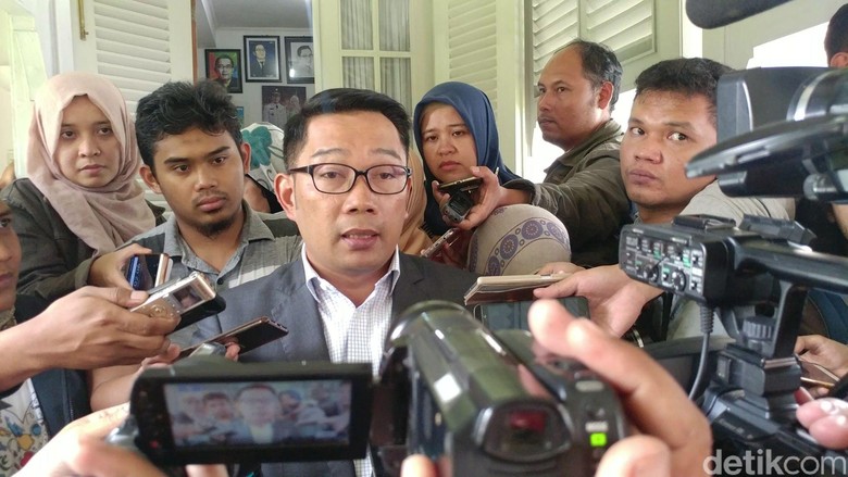 SK Cerai Golkar yang Diterima Ridwan Kamil Via Satpam Bukan Asli SK Cerai Golkar yang Diterima Ridwan Kamil Via Satpam Bukan Asli